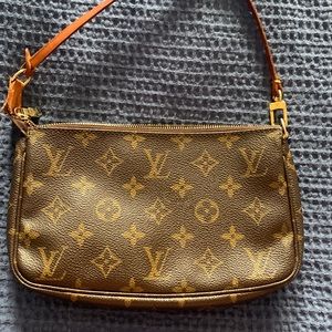 Authentic leather clutch/ mini handbag!